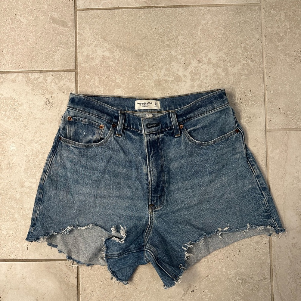 Abercrombie & Fitch The 4” Mom Short High Rise Curve Love